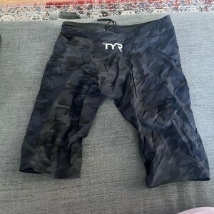 NWT: TYR Men's Venzo™ Jammer Swimsuit Men's camo